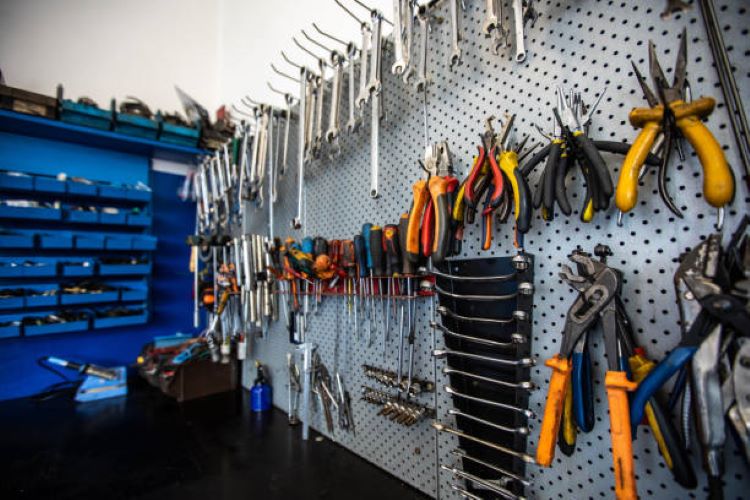 hardware materials and tools shop