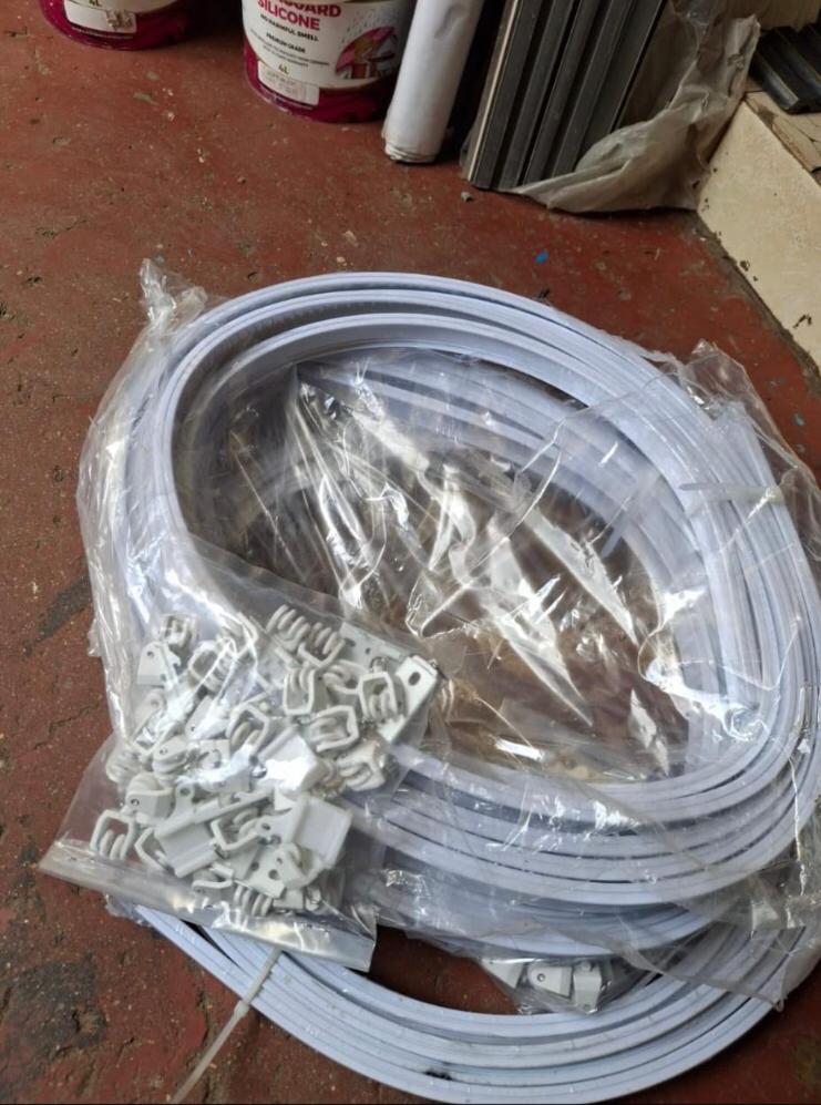 PLASTIC CURTAIN RAIL WITH FITTINGS.