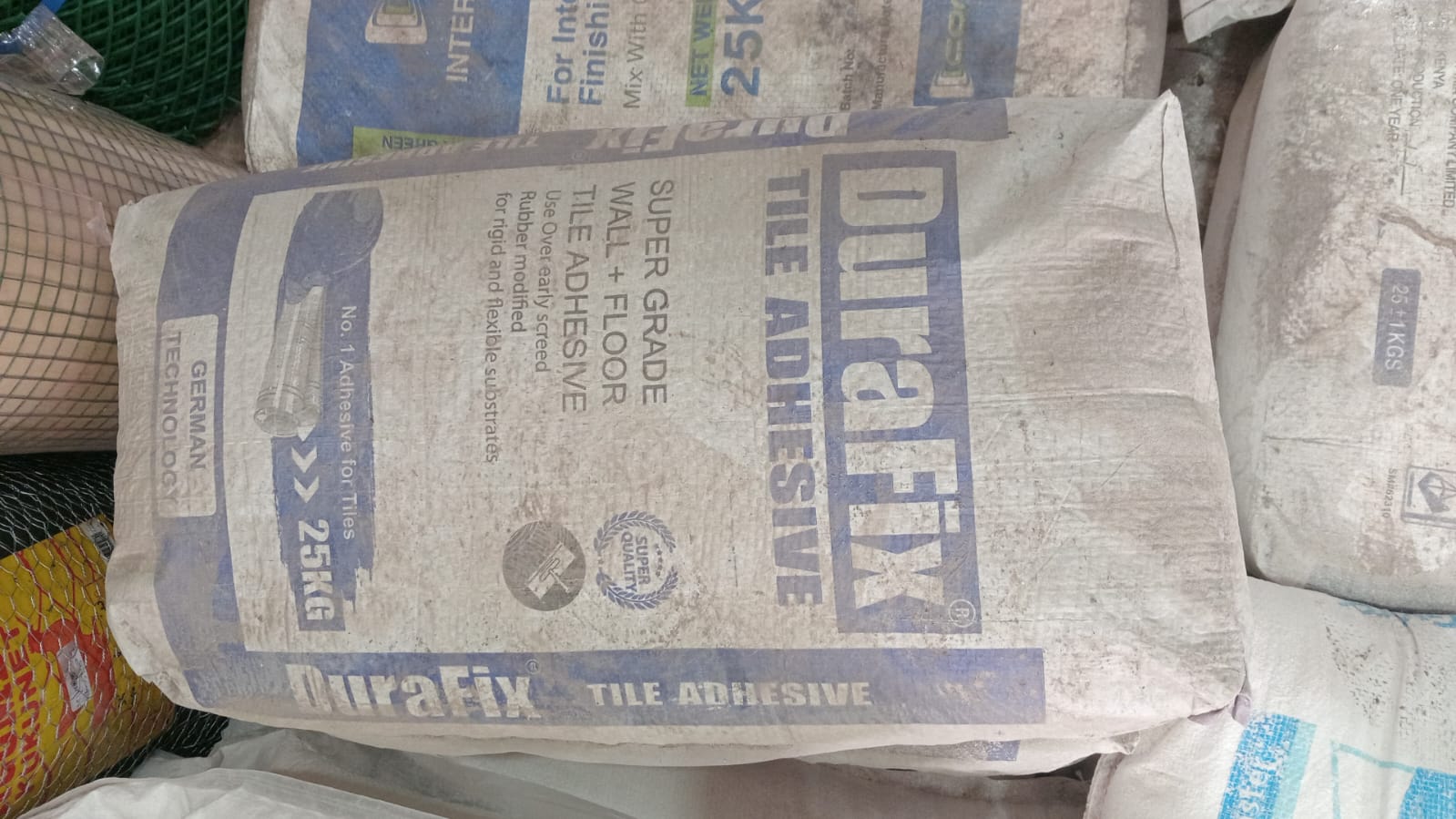 Adhesive cement 25kg.